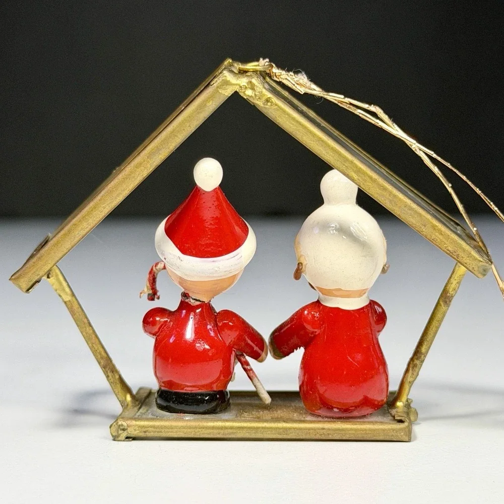 VTG INARCO Christmas Ornament Mr & Mrs Claus Glass Diorama House Taiwan R.O.C